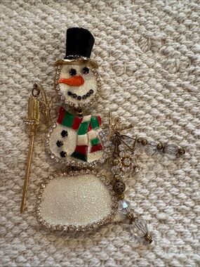 Lunch at the Ritz LATR 2GO Festive Snowman Brooch Pendant